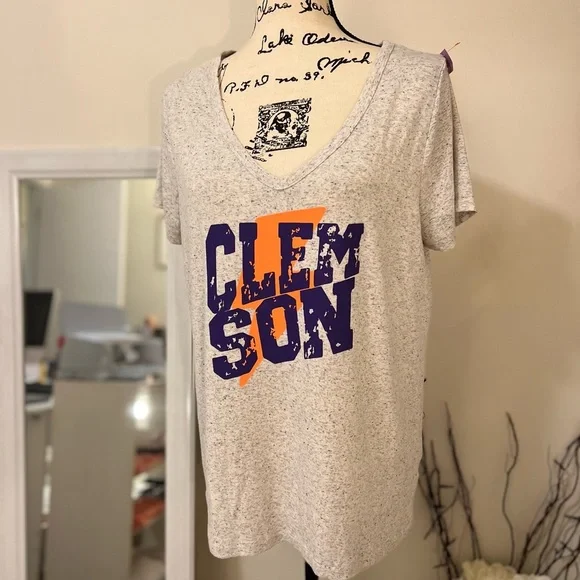 DolledUp- Custom Tee- Collegiate D1 Sports Team Logo - Picture 4 of 6